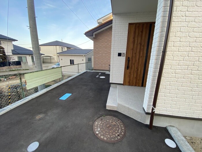 物件外観写真2　(駐車場)