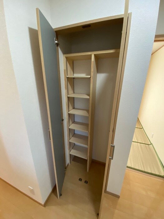 物件内観写真12　(収納)