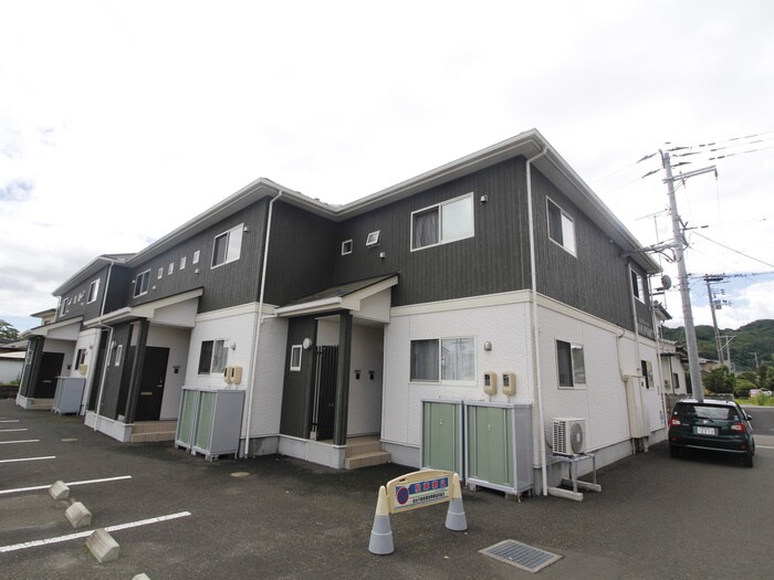 物件外観写真2　(エントランス部分)