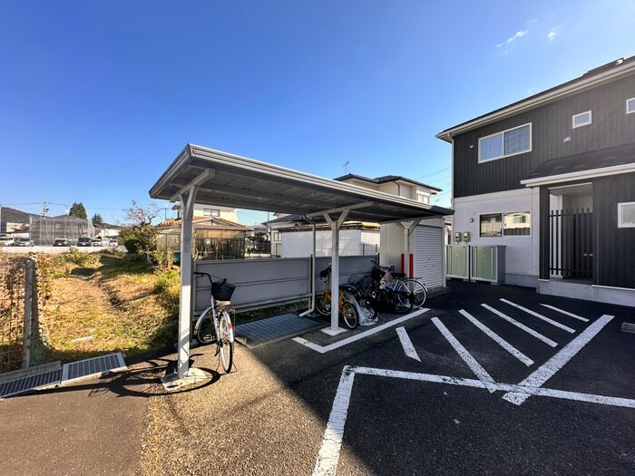 物件外観写真4　(駐輪場)