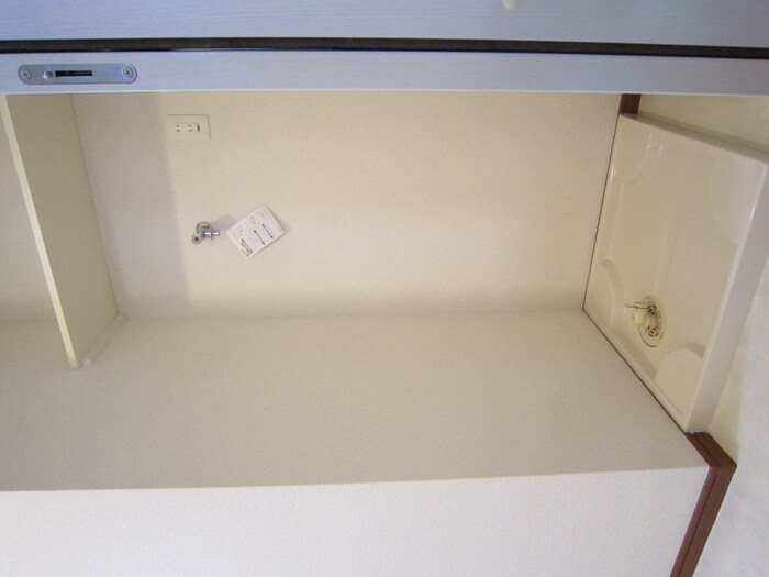 物件内観写真13　(洗濯機置場)
