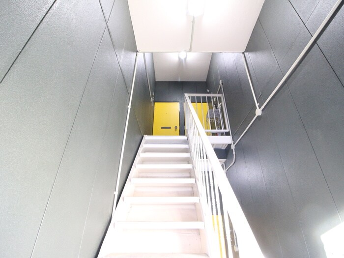 物件外観写真5　(エントランス部分)