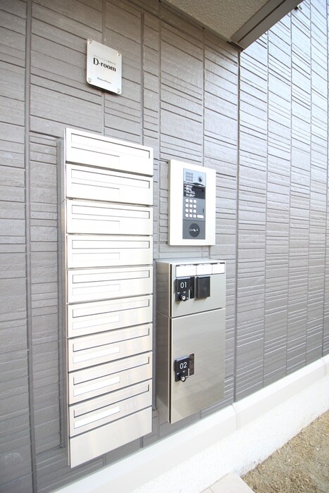 物件外観写真5　(エントランス部分)