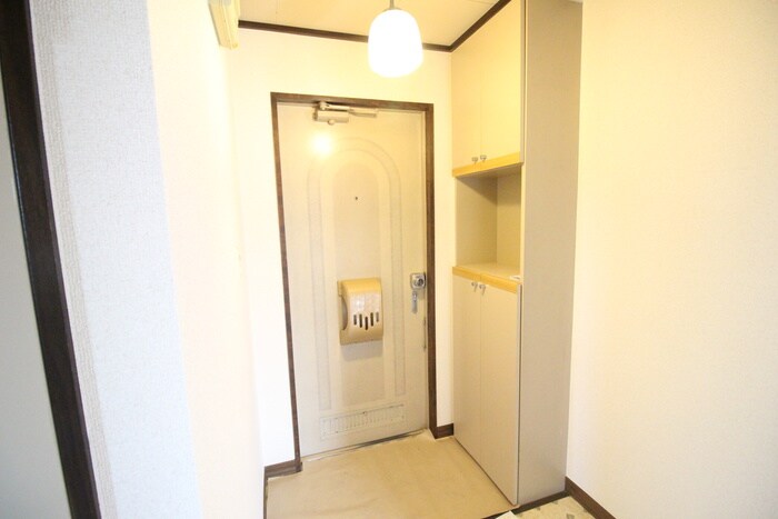 物件内観写真16　(玄関)