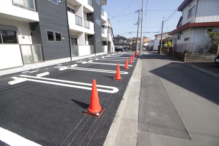 物件外観写真2　(駐車場)