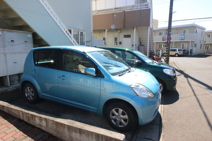 物件外観写真4　(駐車場)