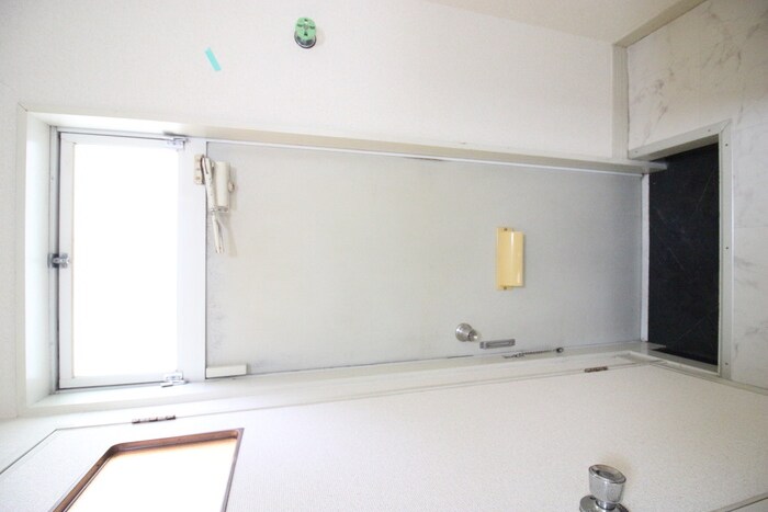 物件内観写真18　(玄関)