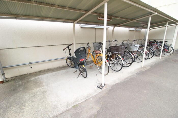 物件外観写真5　(駐輪場)