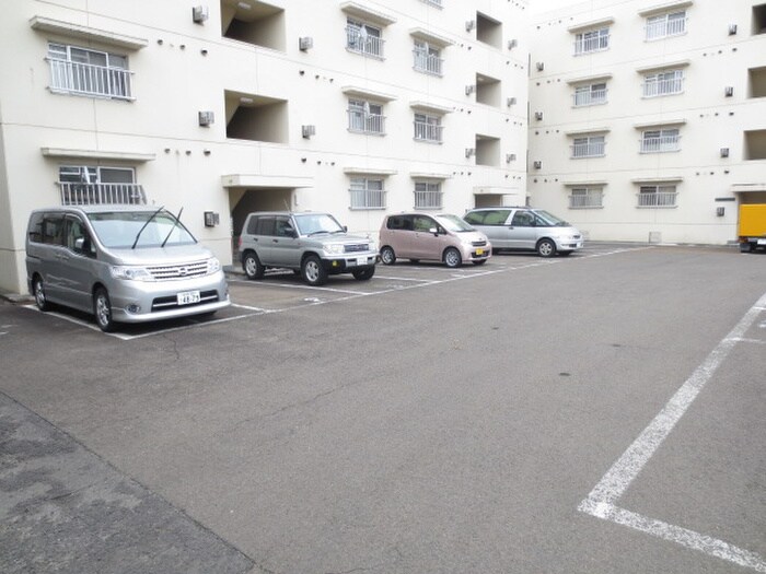 物件外観写真6　(駐車場)