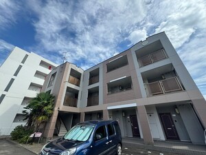 プレーヌフルサワ外観写真