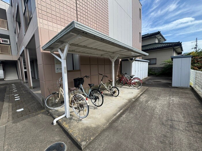 物件外観写真4　(駐輪場)