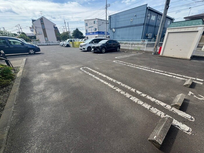 物件外観写真6　(駐車場)