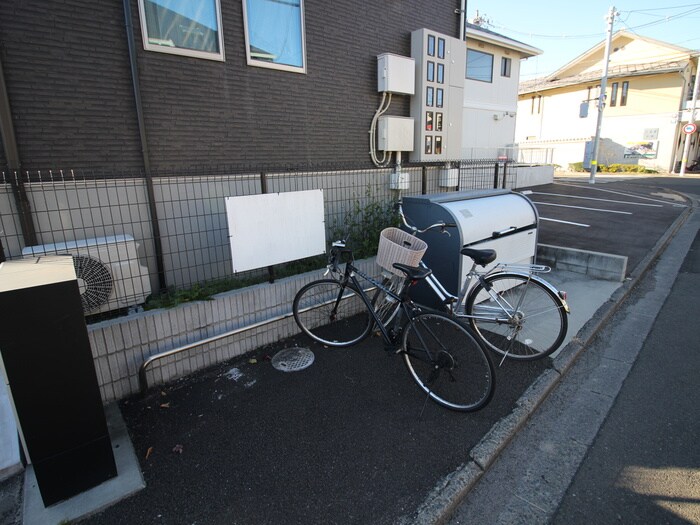 物件外観写真3　(駐輪場)
