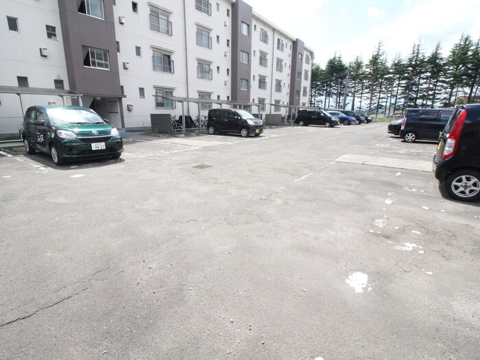 物件外観写真2　(駐車場)