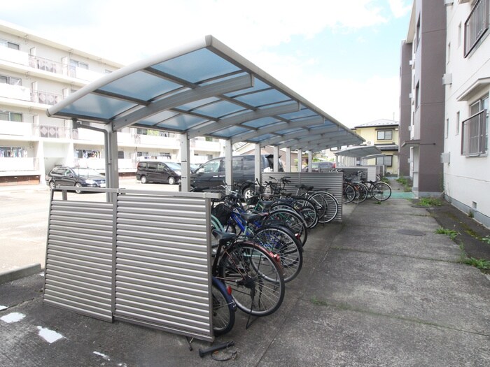 物件外観写真3　(駐輪場)