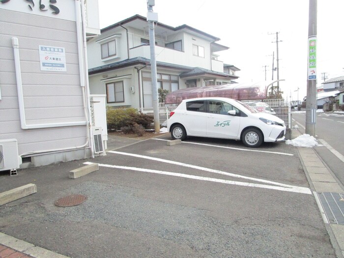 物件外観写真2　(駐車場)