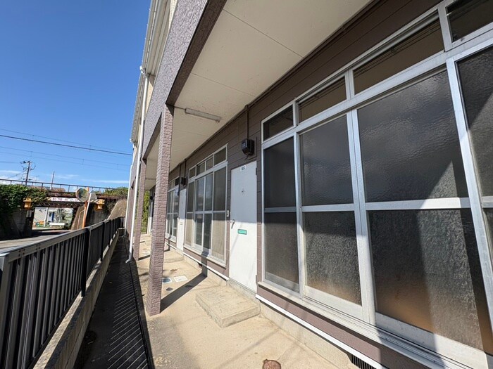 物件外観写真5　(エントランス部分)