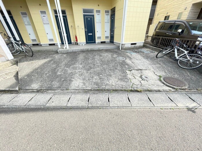 物件外観写真4　(駐車場)