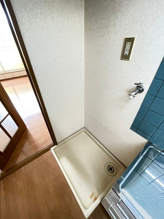 物件内観写真12　(洗濯機置場)