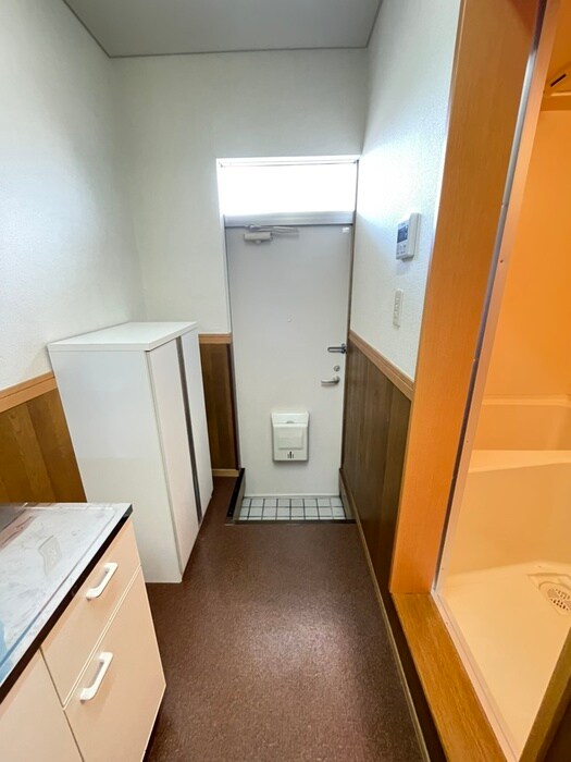 物件内観写真18　(玄関)