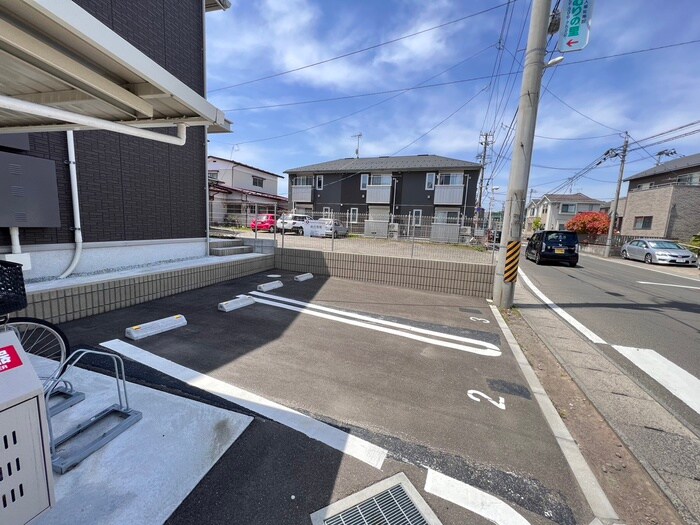 物件外観写真3　(駐車場)