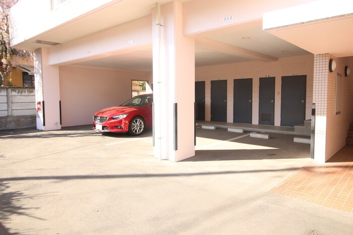 物件外観写真4　(駐車場)