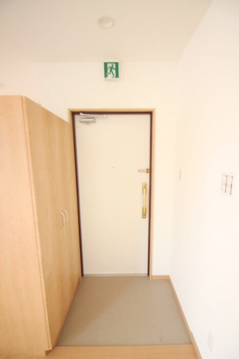 物件内観写真12　(玄関)
