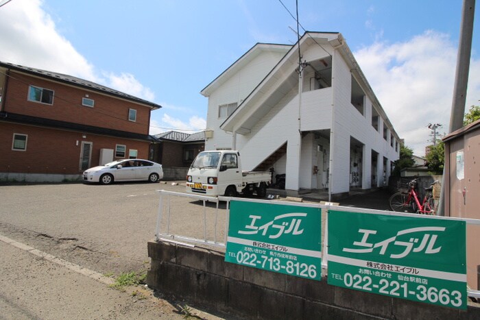 物件外観写真5　(駐車場)