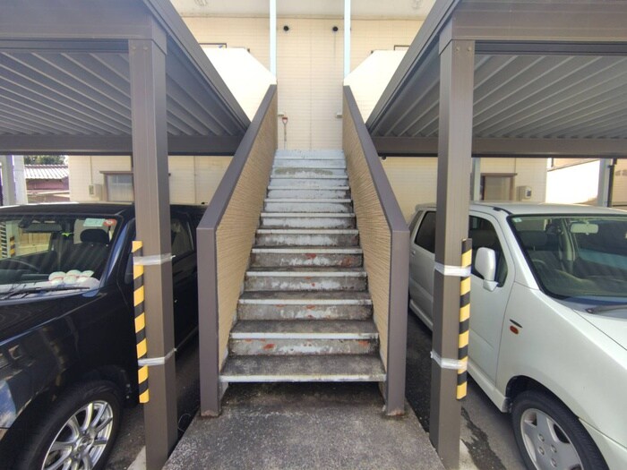 物件外観写真4　(エントランス部分)