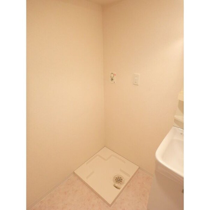 物件内観写真13　(洗濯機置場)