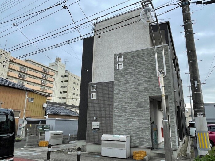 物件外観写真3　(外観写真)