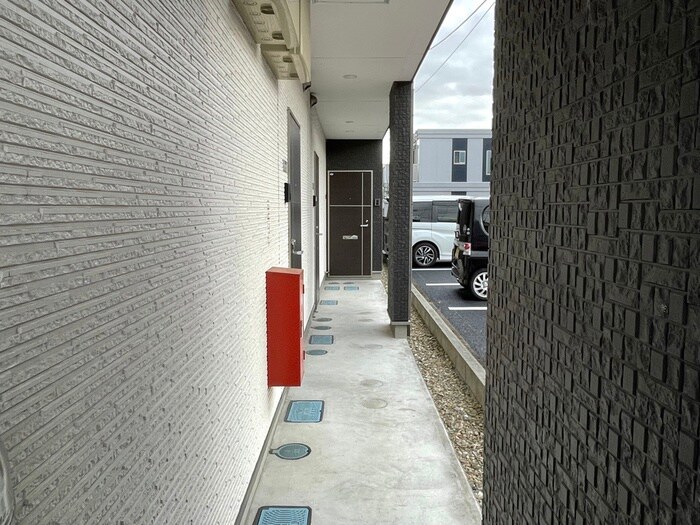 物件外観写真6　(エントランス部分)