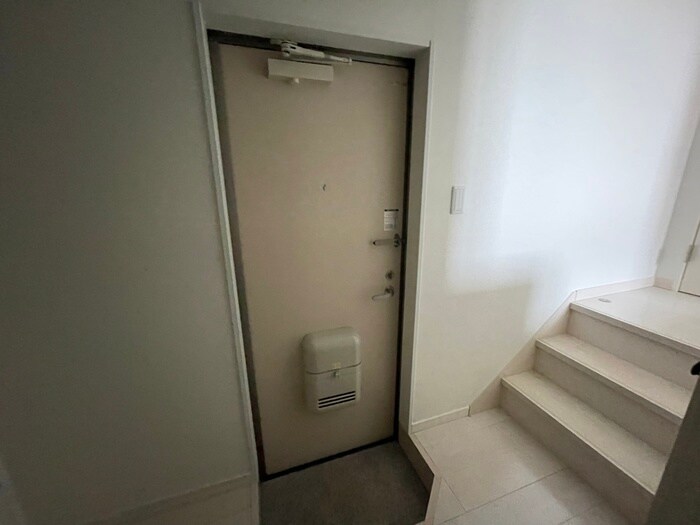 物件内観写真16　(玄関)