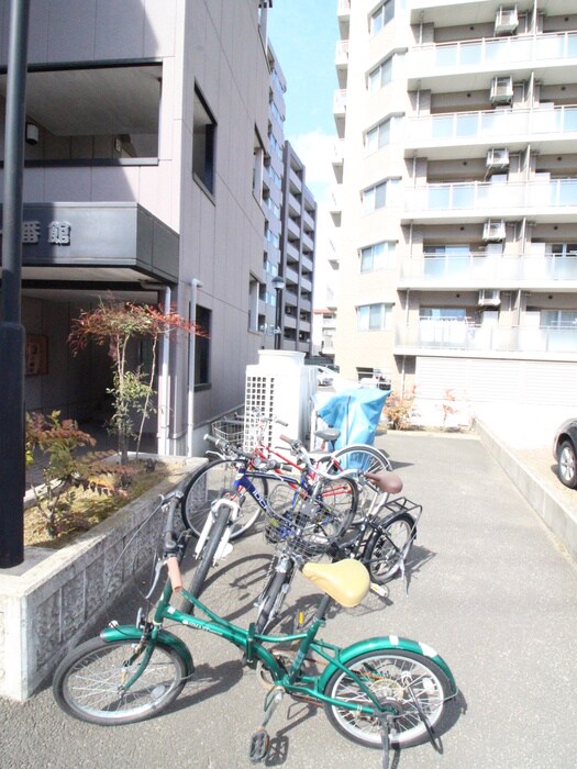 物件外観写真3　(駐輪場)