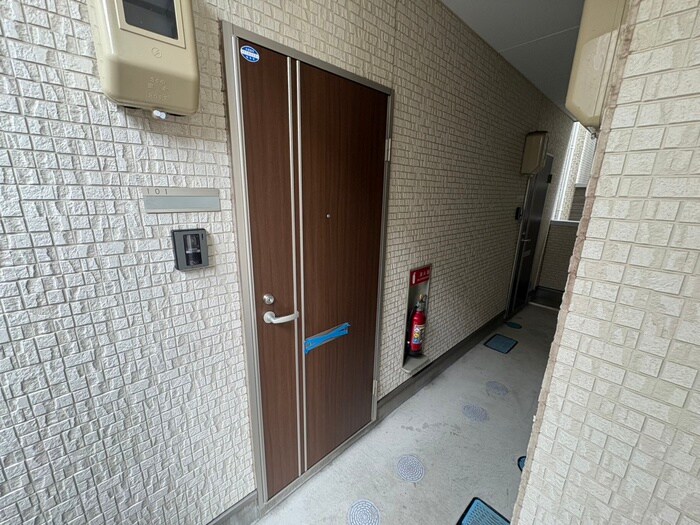物件外観写真4　(エントランス部分)