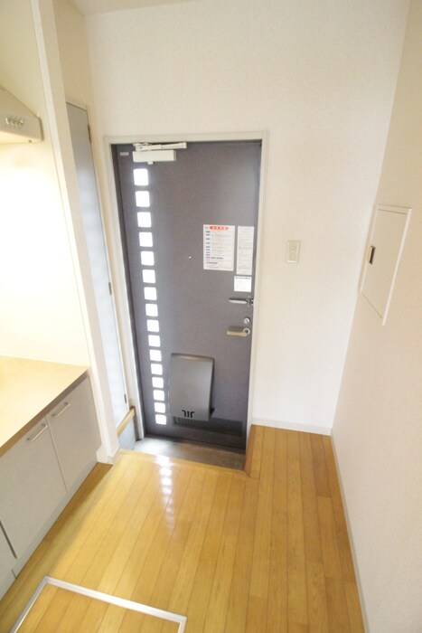 物件内観写真5　(玄関)