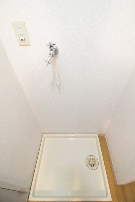 物件内観写真6　(洗濯機置場)