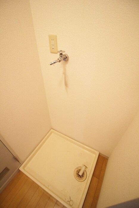 物件内観写真12　(洗濯機置場)