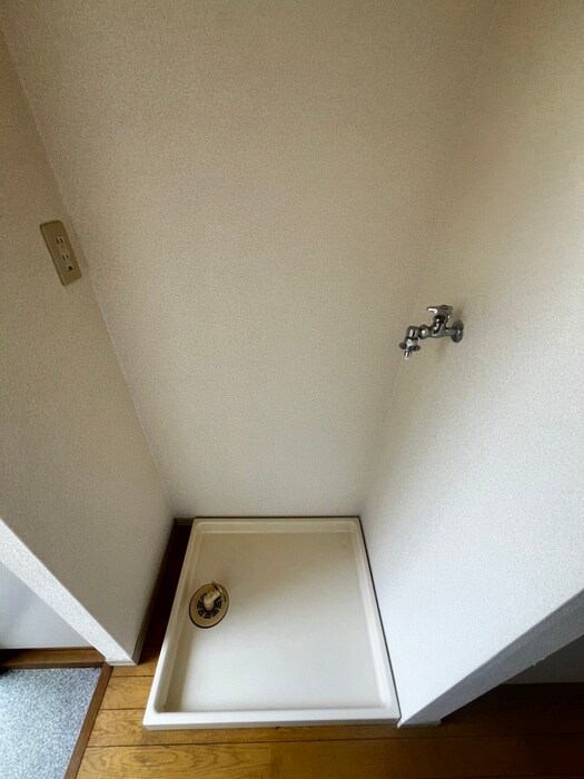 物件内観写真12　(洗濯機置場)