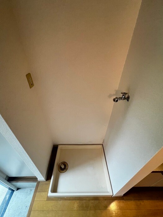 物件内観写真12　(洗濯機置場)