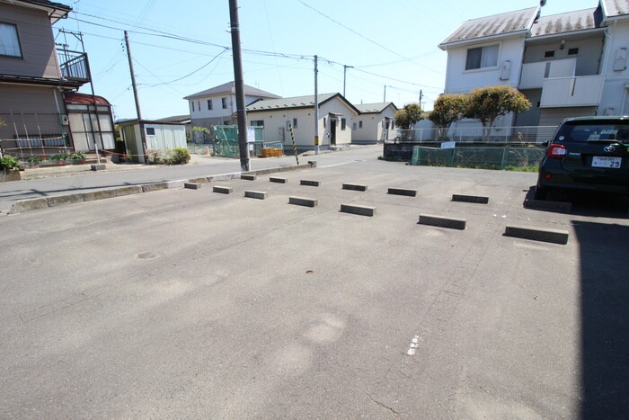 物件外観写真5　(駐車場)