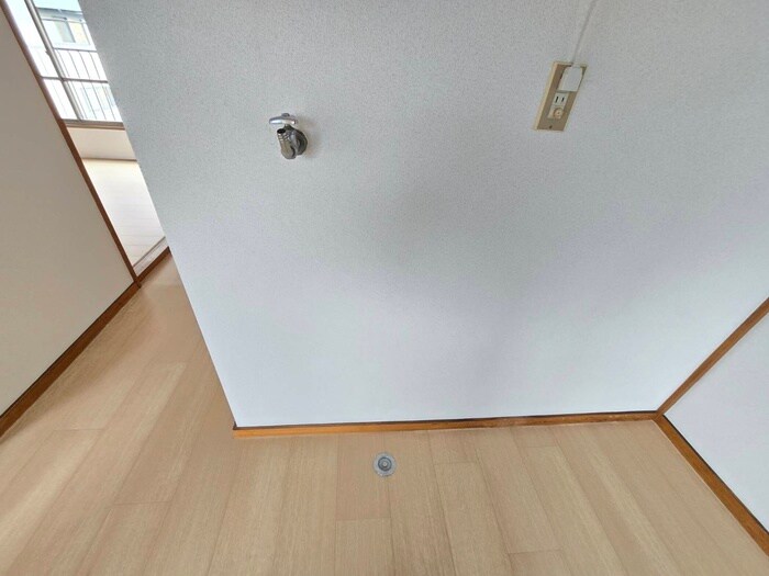 物件内観写真10　(洗濯機置場)