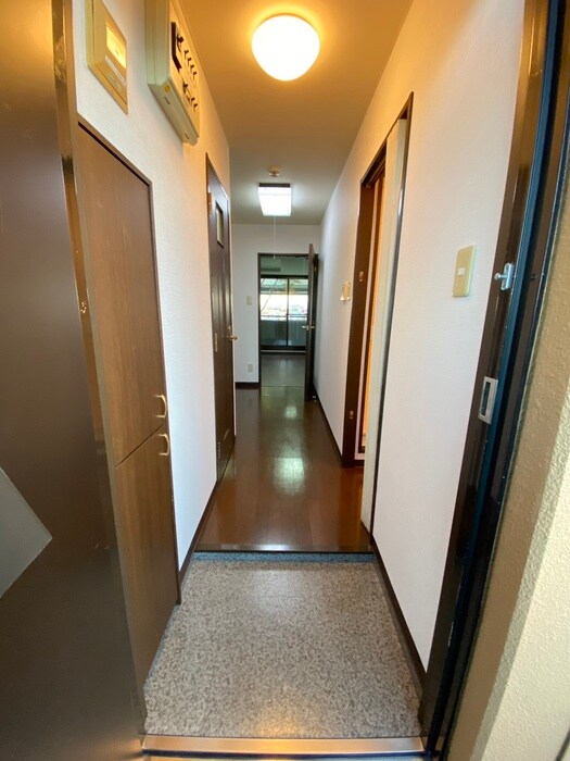 物件内観写真16　(玄関)