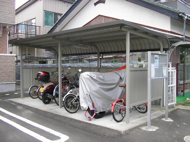 物件外観写真2　(駐輪場)