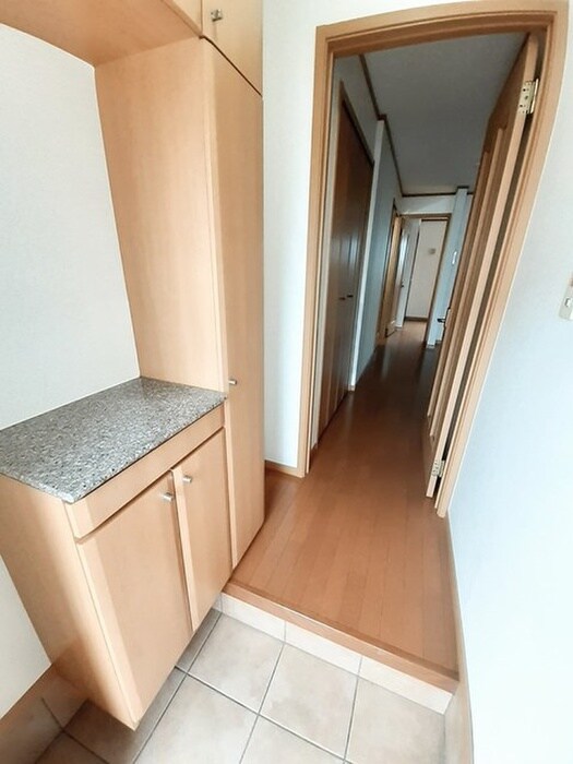 物件内観写真11　(廊下)