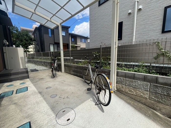 物件外観写真6　(駐輪場)