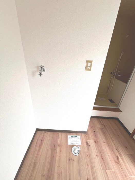 物件内観写真16　(洗濯機置場)