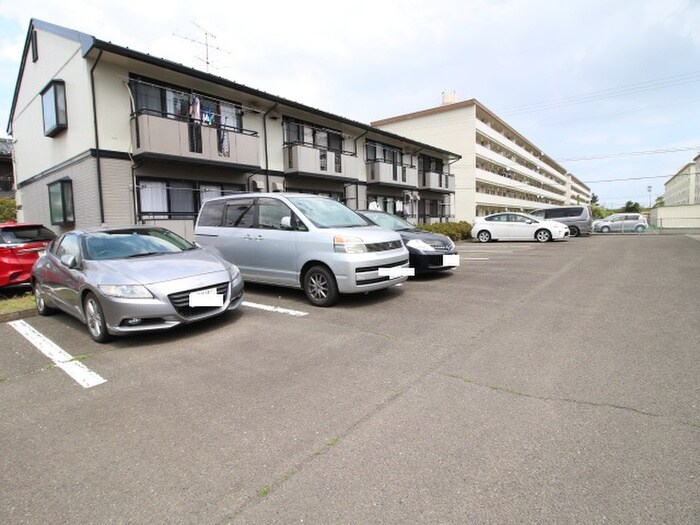 物件外観写真3　(駐車場)