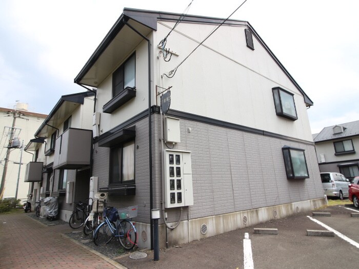 物件外観写真4　(エントランス部分)