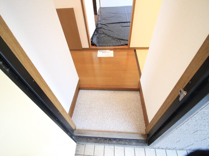 物件内観写真16　(玄関)